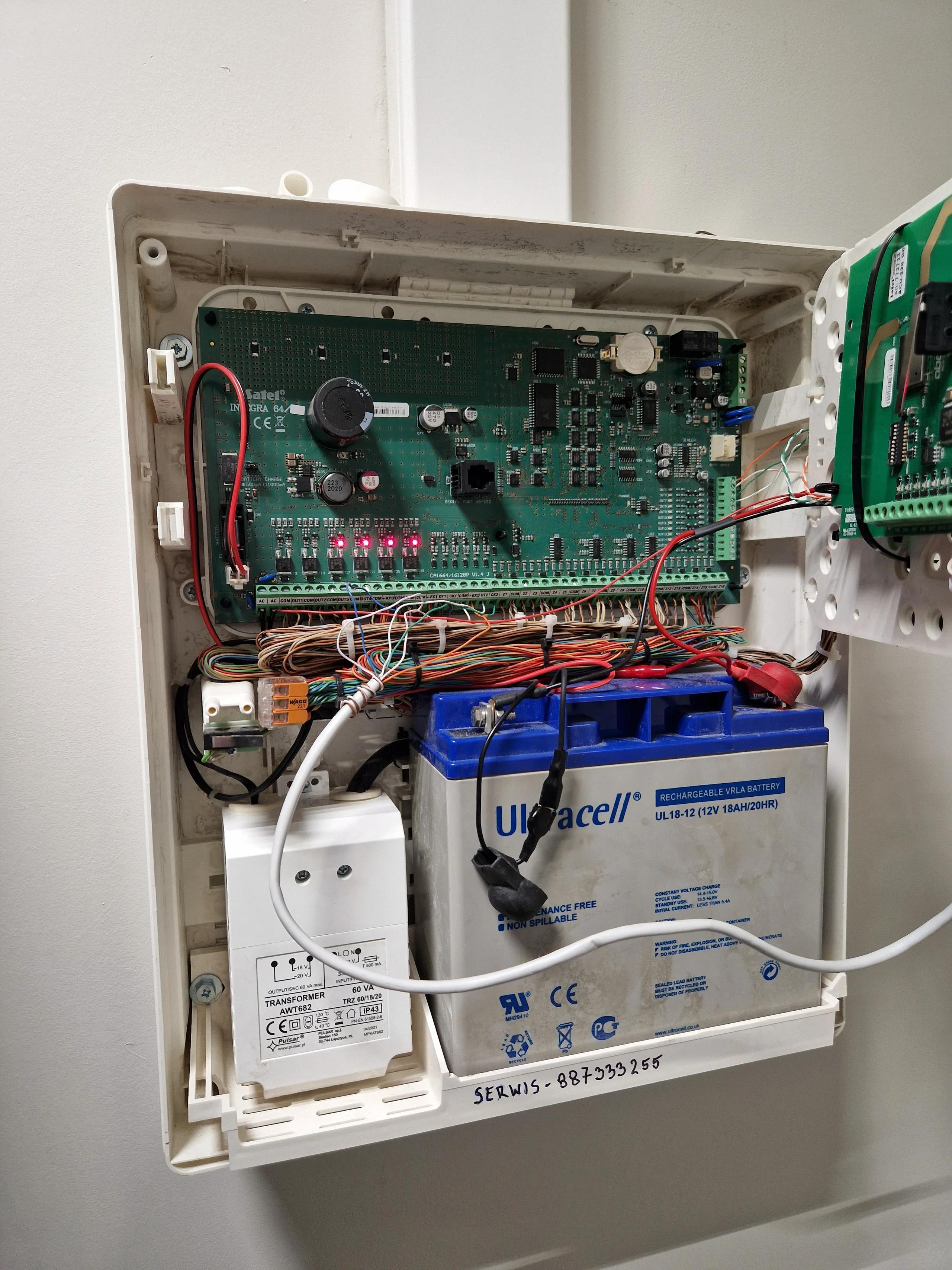 Instalacja panelu systemu alarmowego